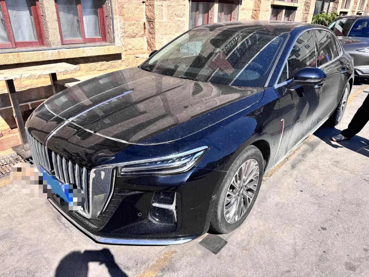 2023 HONGQI H5 view 1