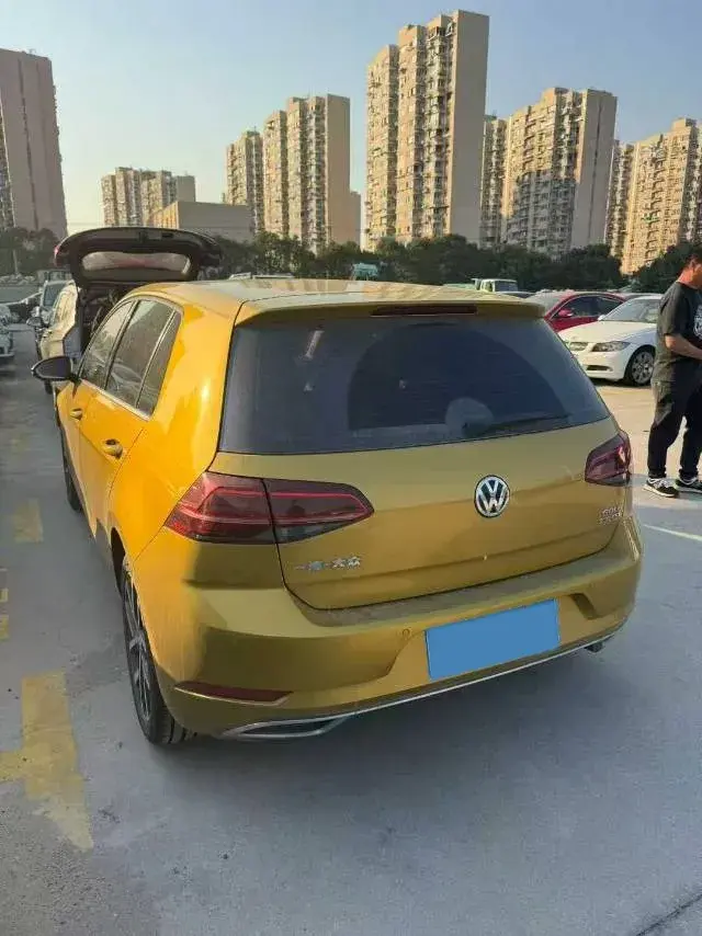 2018 VOLKSWAGEN GOLF thumbnail 4