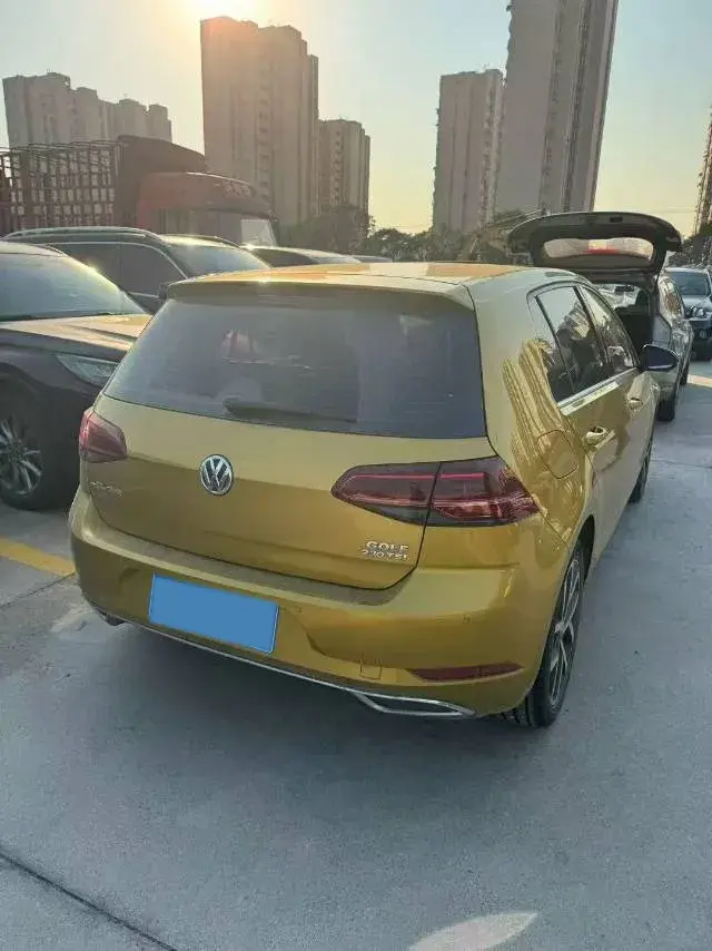 2018 VOLKSWAGEN GOLF thumbnail 3