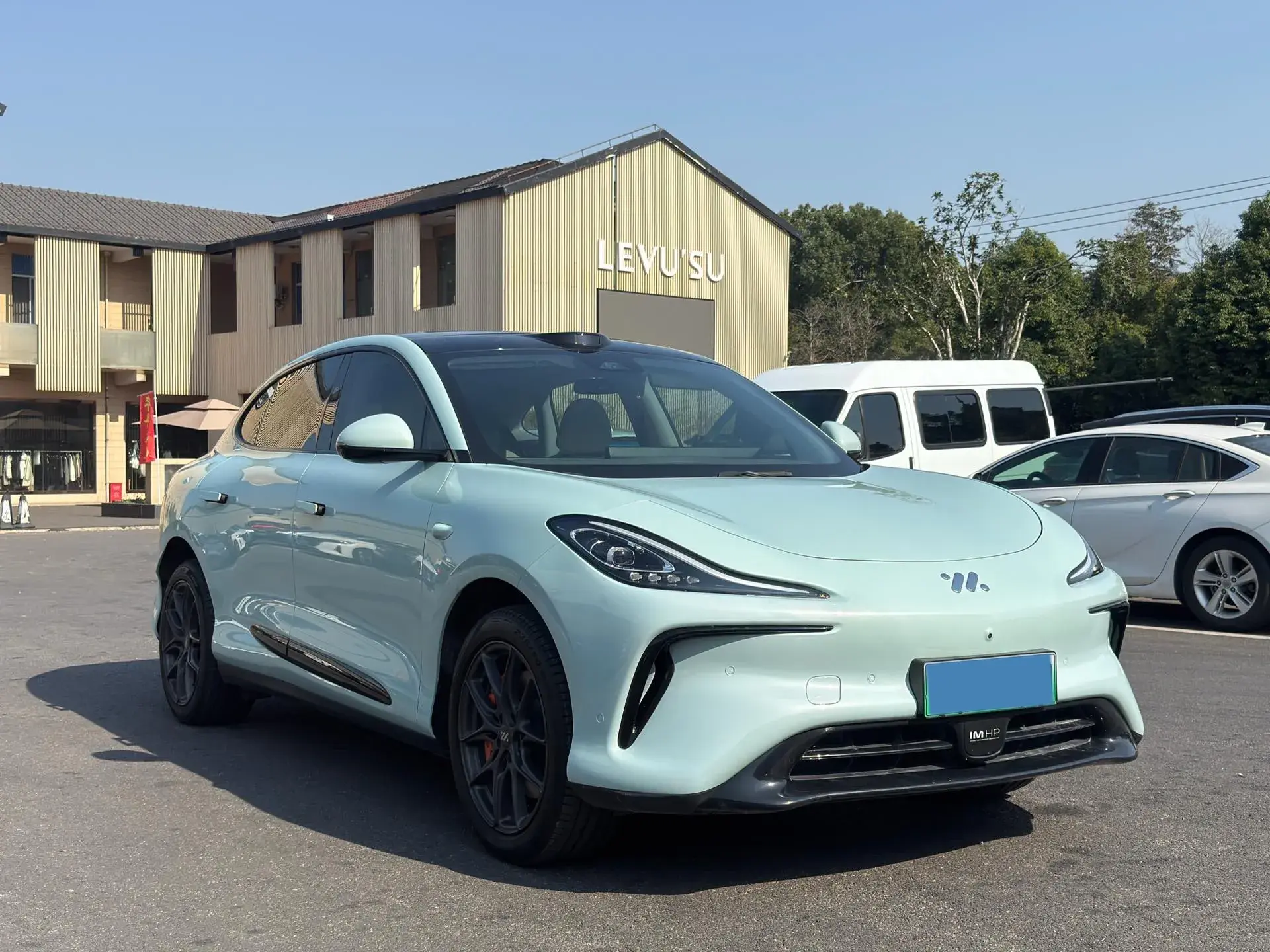 2023 IM LS6 thumbnail 3