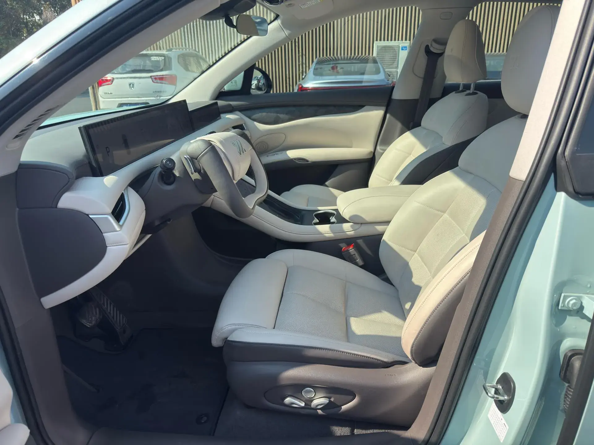 2023 IM LS6 thumbnail 4