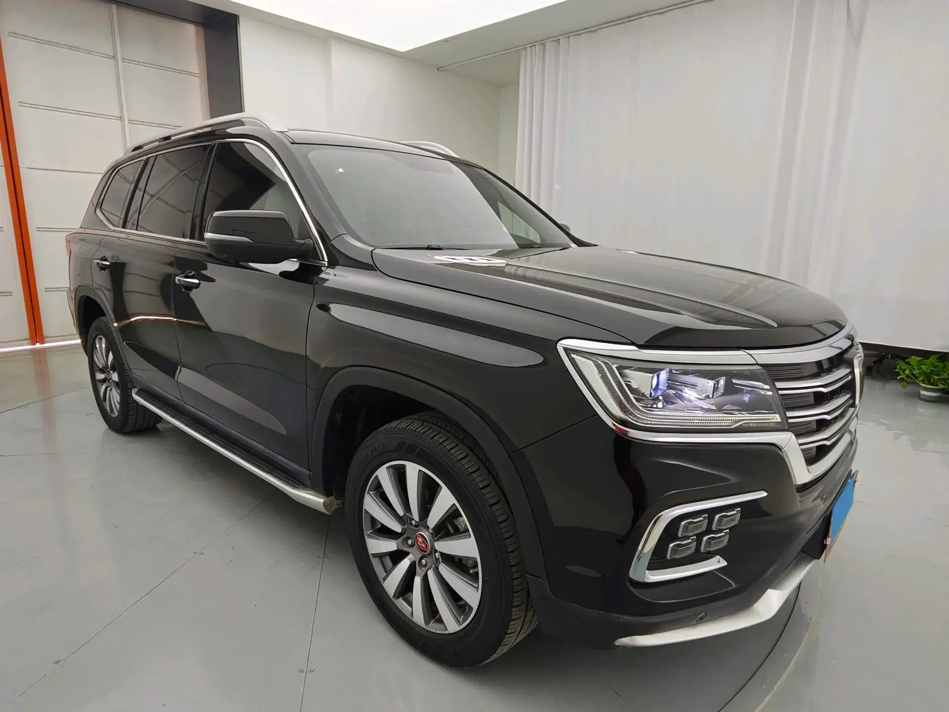 2018 ROEWE RX8 thumbnail 3