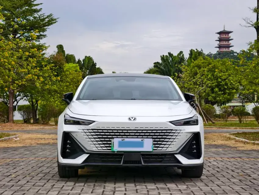 2023 CHANGAN UNI-V thumbnail 3