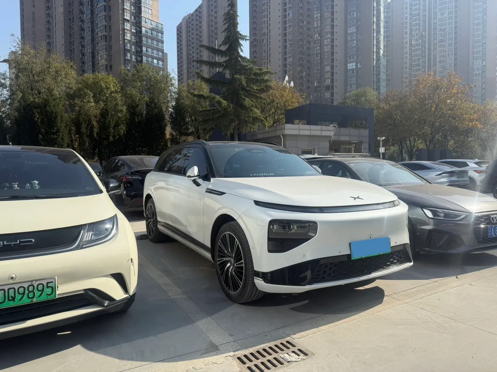 2022 XPENG G9 thumbnail 3