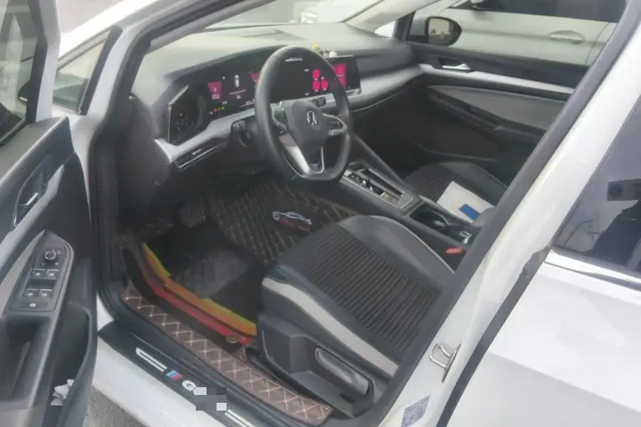 2021 VOLKSWAGEN GOLF thumbnail 3