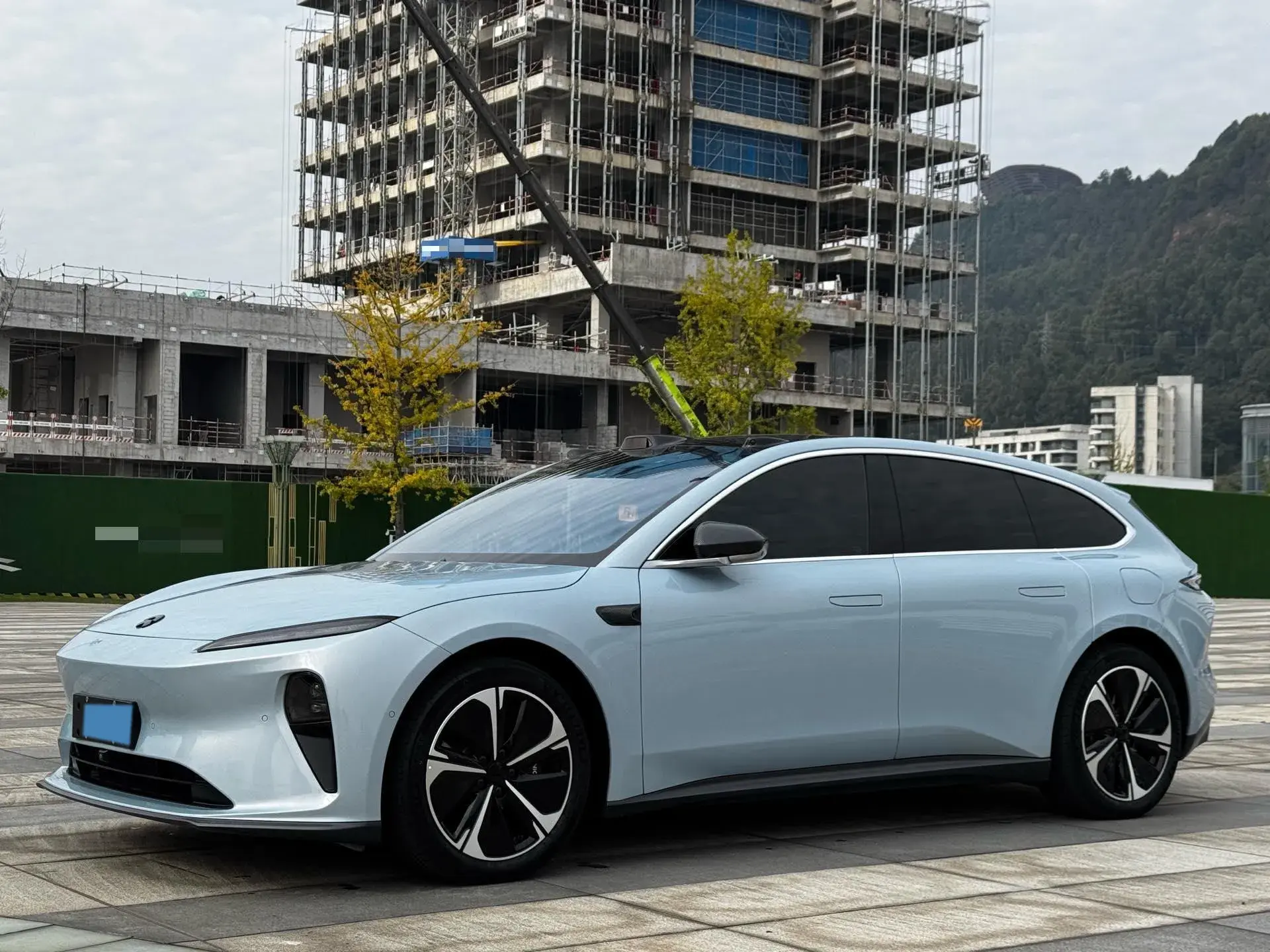 2023 NIO ET5T view 1