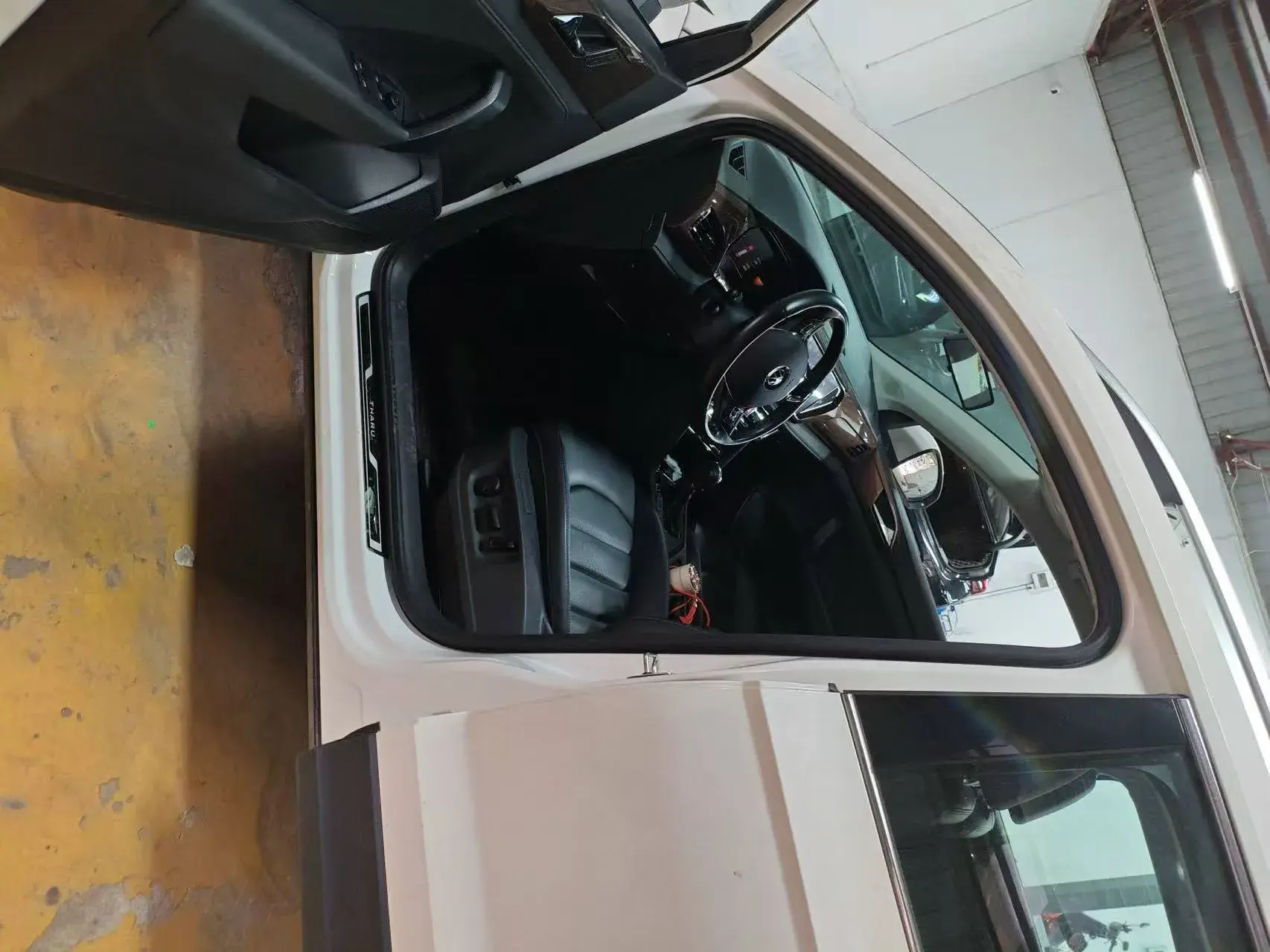 2022 VOLKSWAGEN THARU thumbnail 2