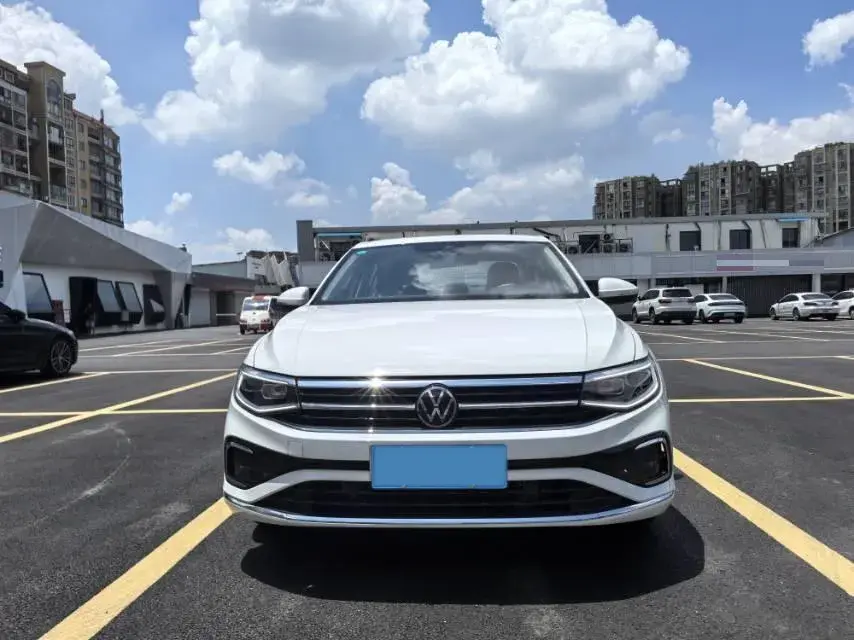 2025 VOLKSWAGEN BORA thumbnail 2