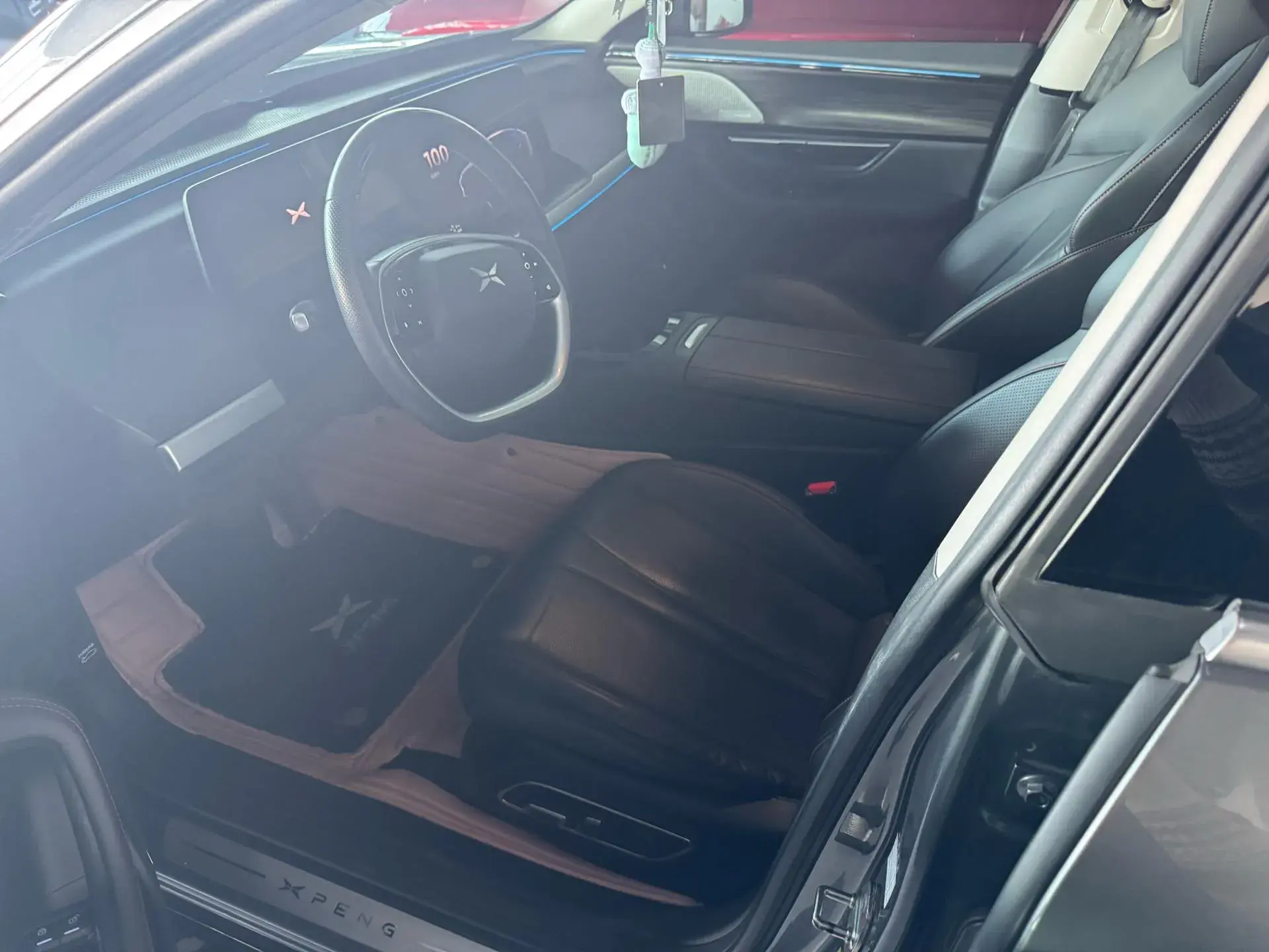 2020 XPENG P7 thumbnail 4