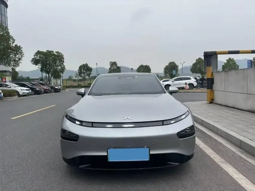 2022 XPENG P7 thumbnail 2