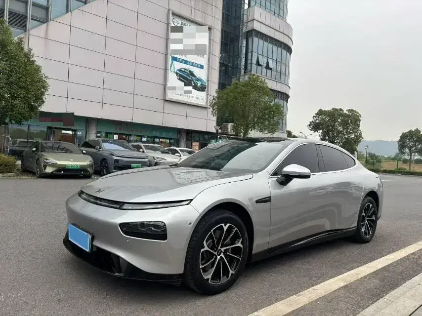 2022 XPENG P7 view 1
