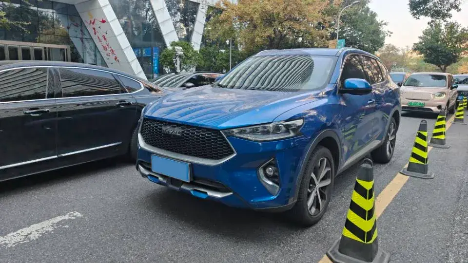 2019 HAVAL F7 view 1