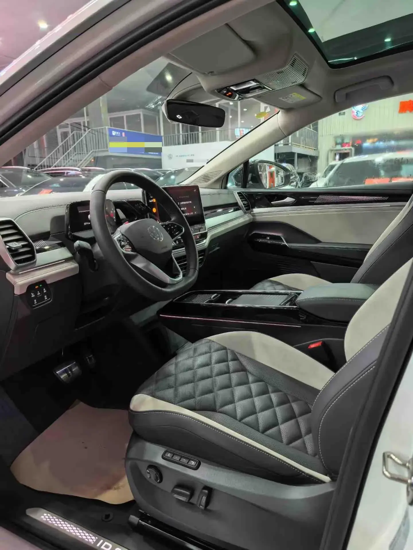 2022 VOLKSWAGEN ID.6 thumbnail 3