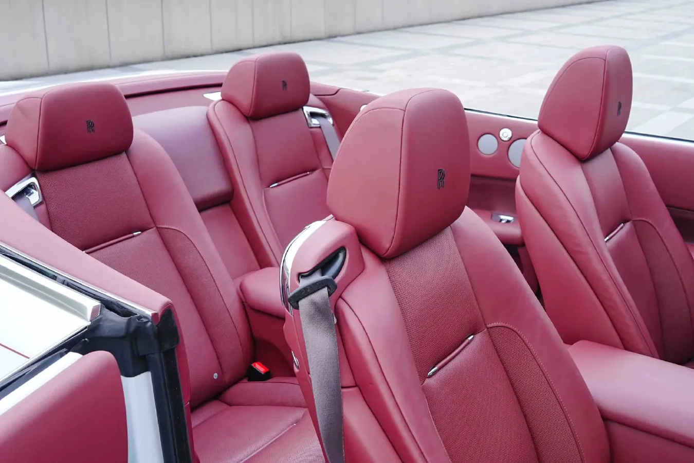 2018 Rolls-Royce Dawn 6.6T 571HP V12 8AT,autocango,china used car exporter,china ev exporter,chinese used car exporter,chinese used ev exporter