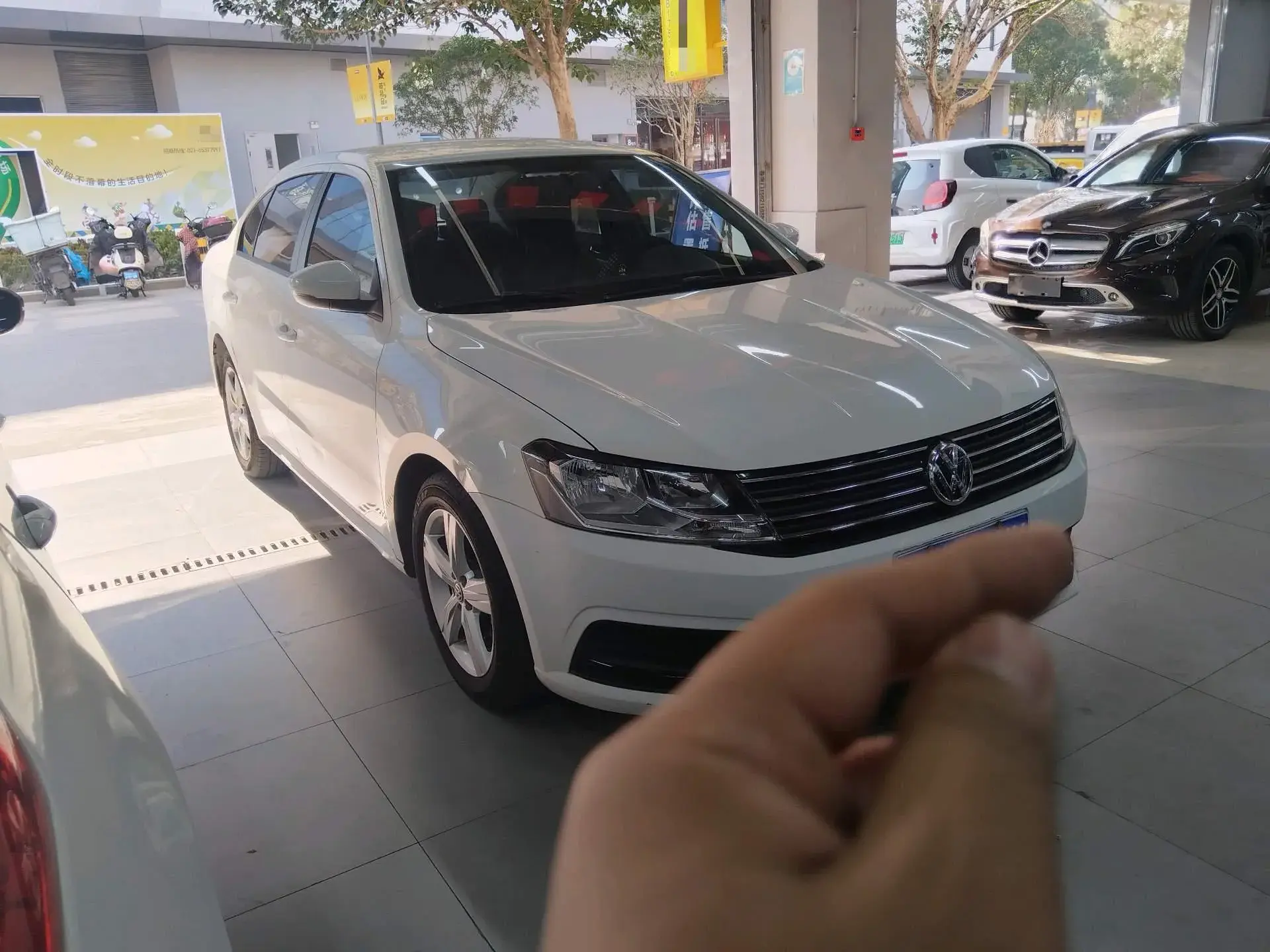 2017 VOLKSWAGEN LAVIDA thumbnail 2