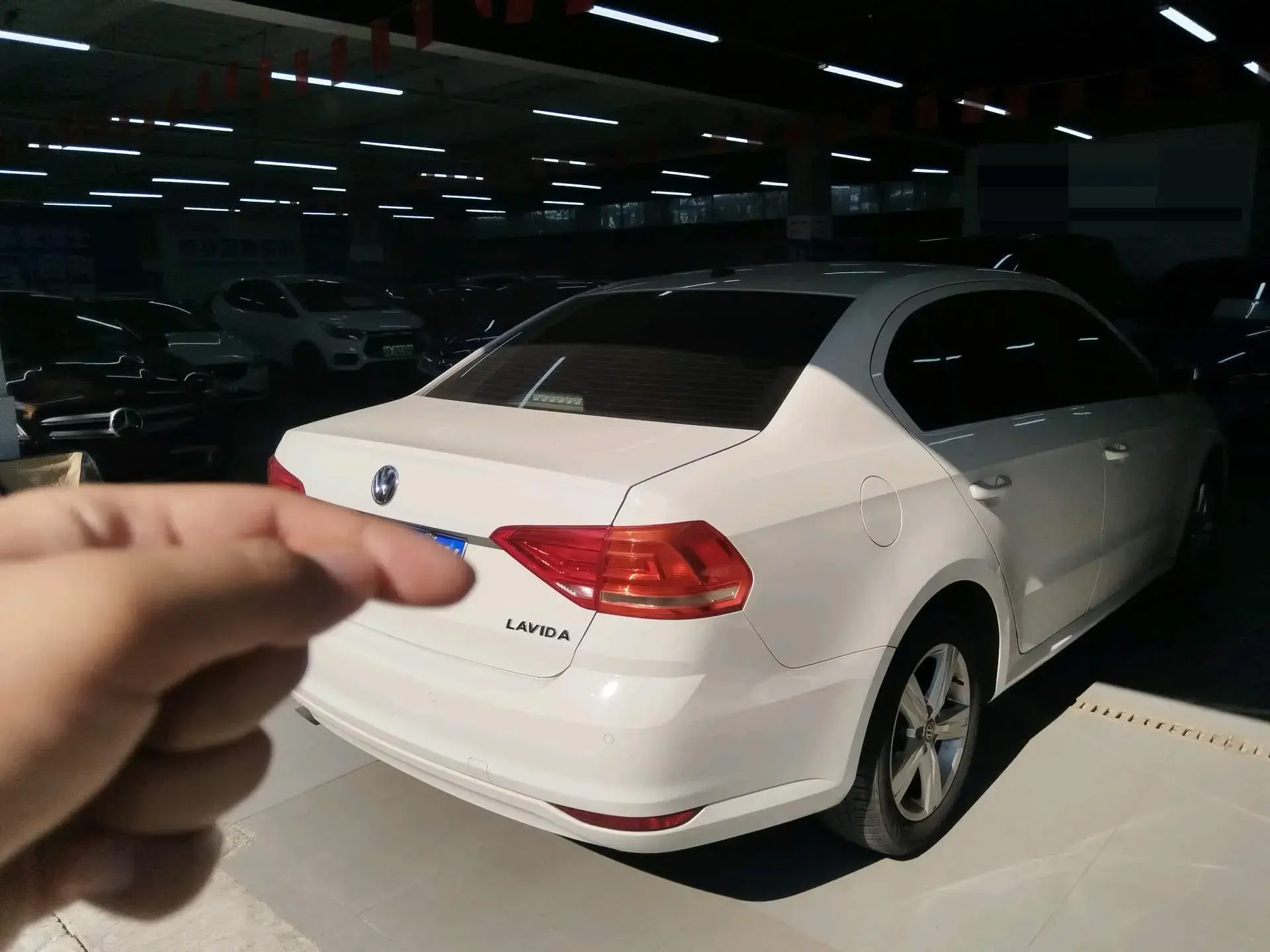 2017 VOLKSWAGEN LAVIDA thumbnail 4