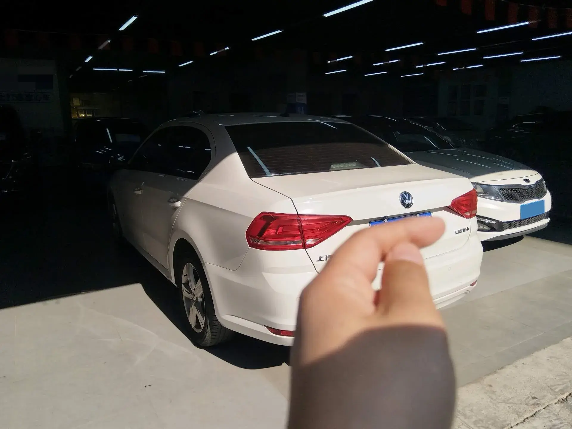 2017 VOLKSWAGEN LAVIDA thumbnail 3