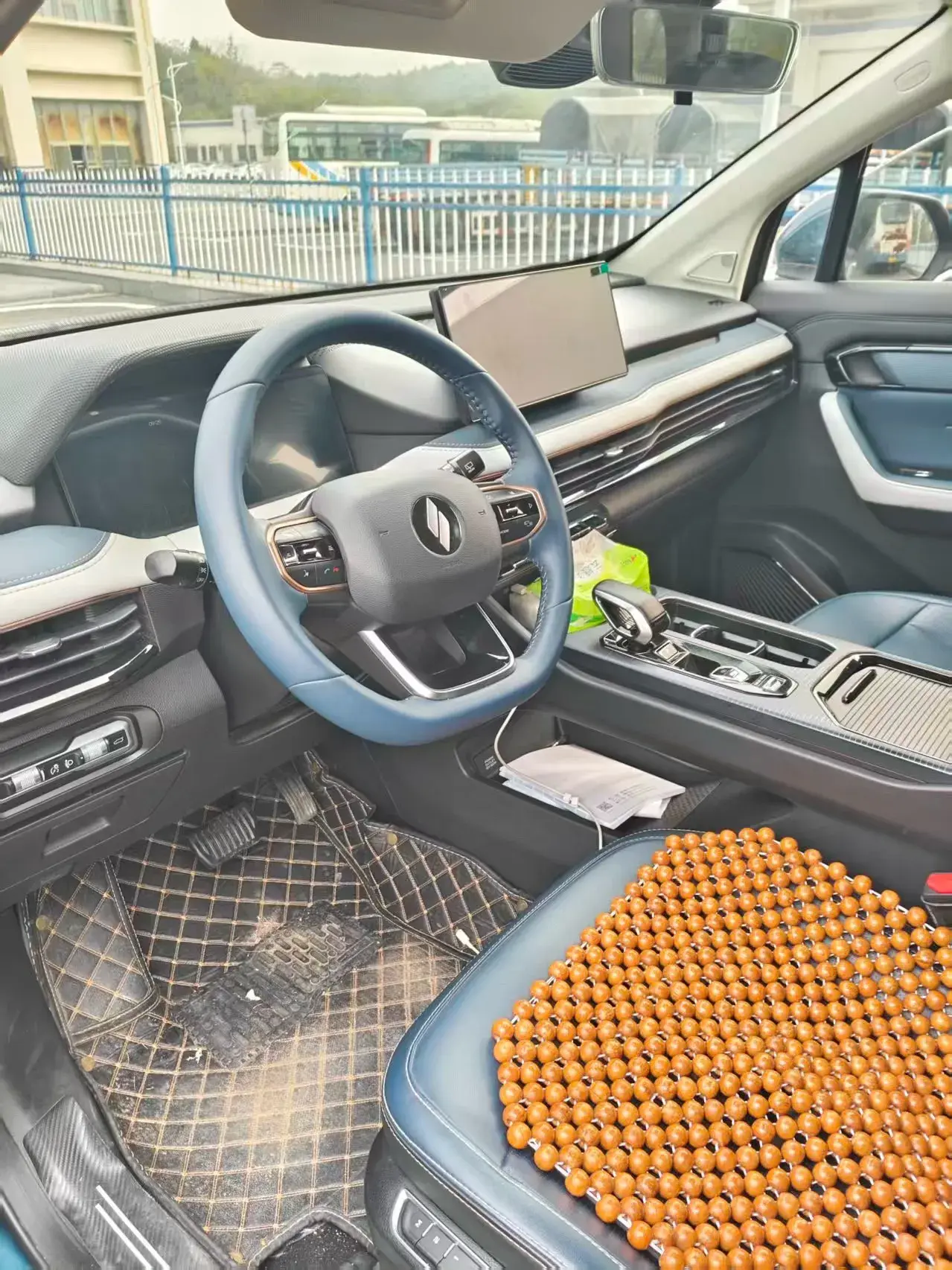 2023 LIVAN 9 thumbnail 4