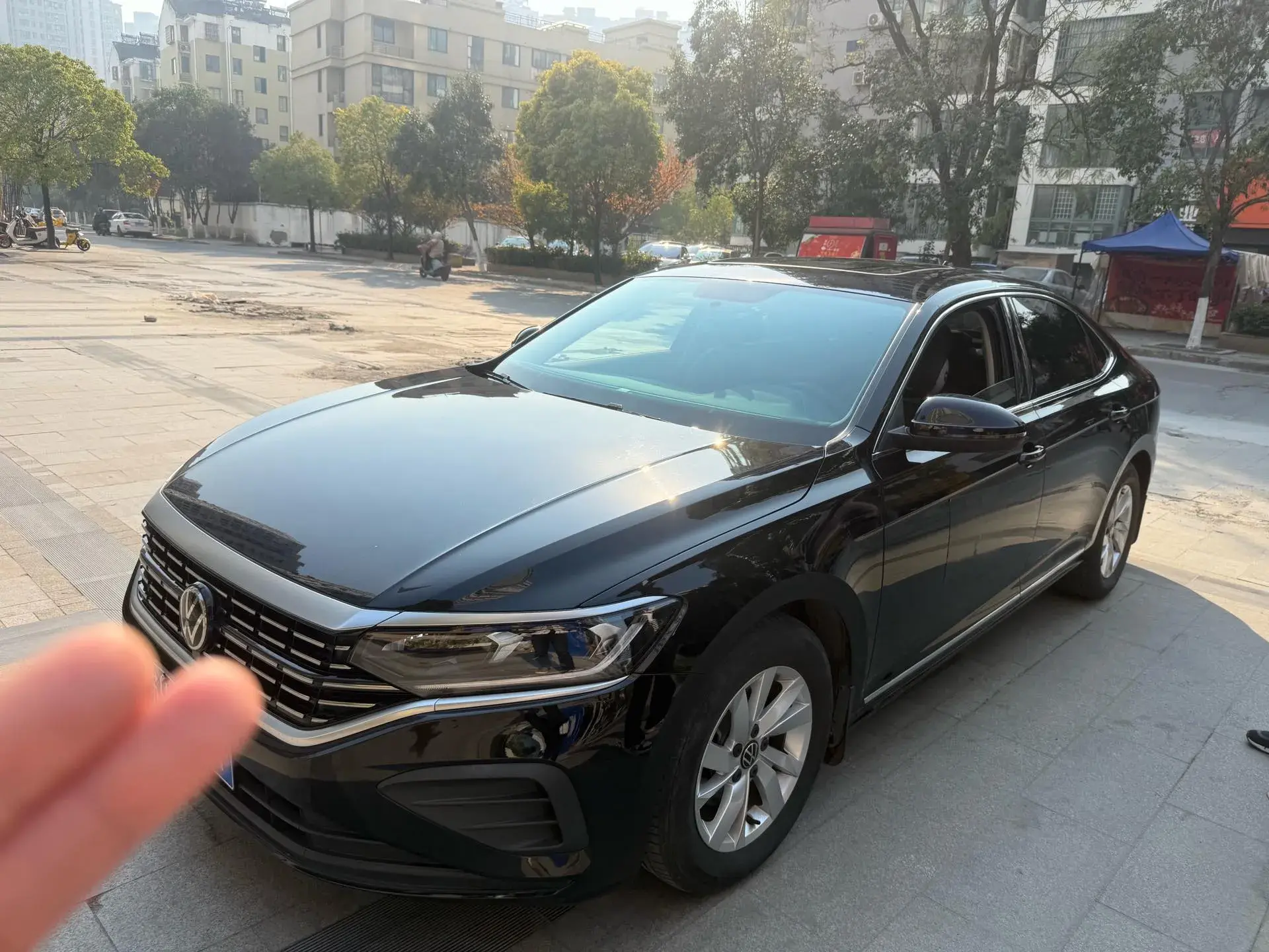 2024 VOLKSWAGEN PASSAT view 1