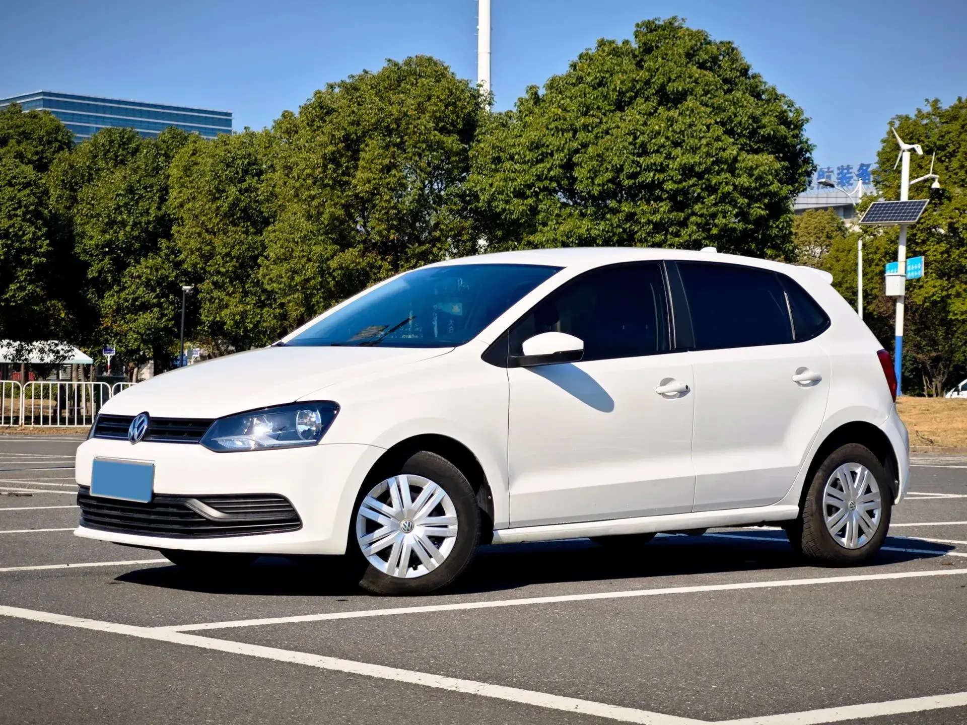 2018 VOLKSWAGEN POLO view 1