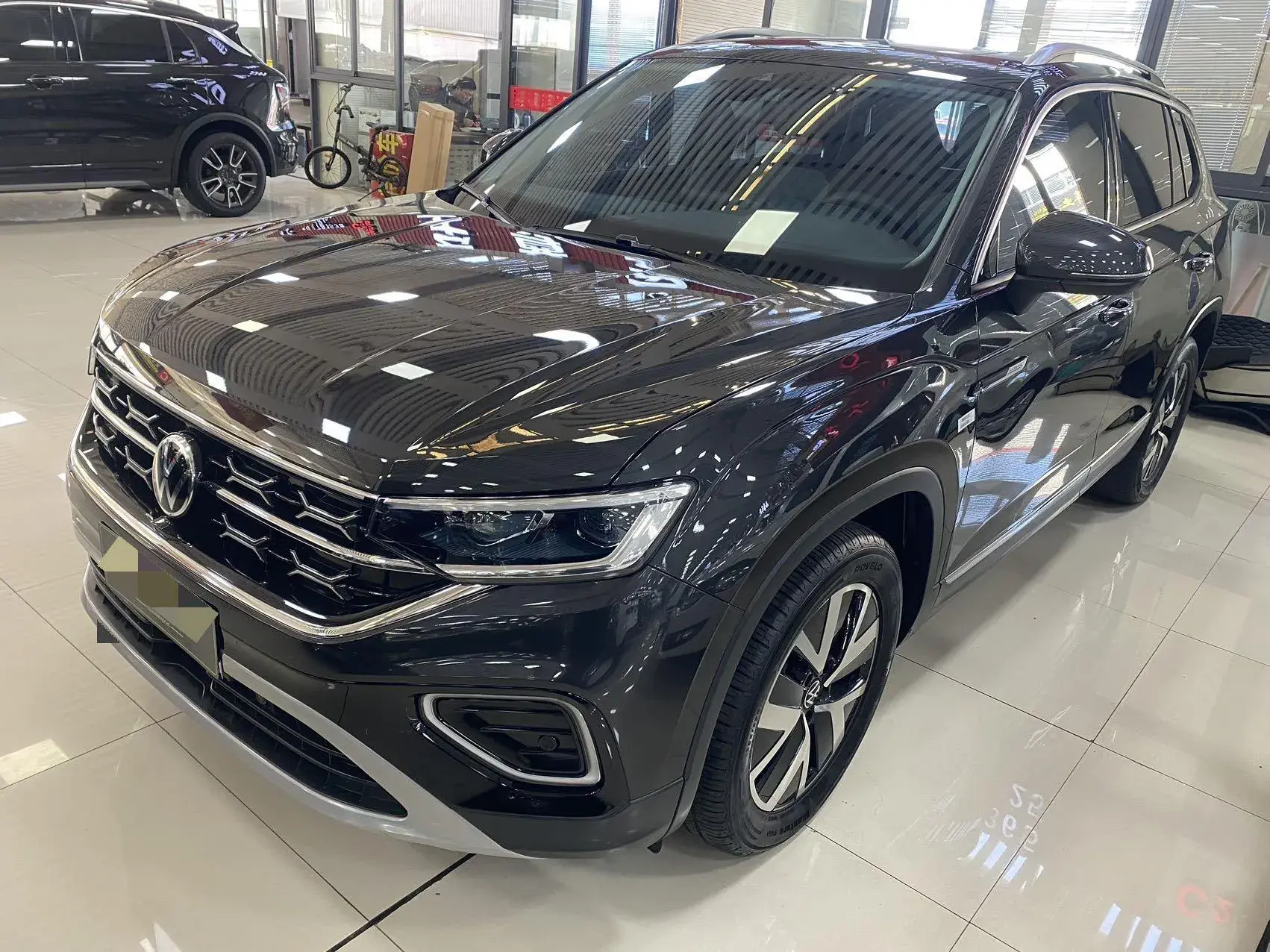 2023 VOLKSWAGEN TAYRON view 1