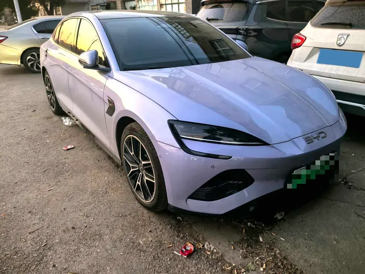 2025 BYD SEAL thumbnail 2