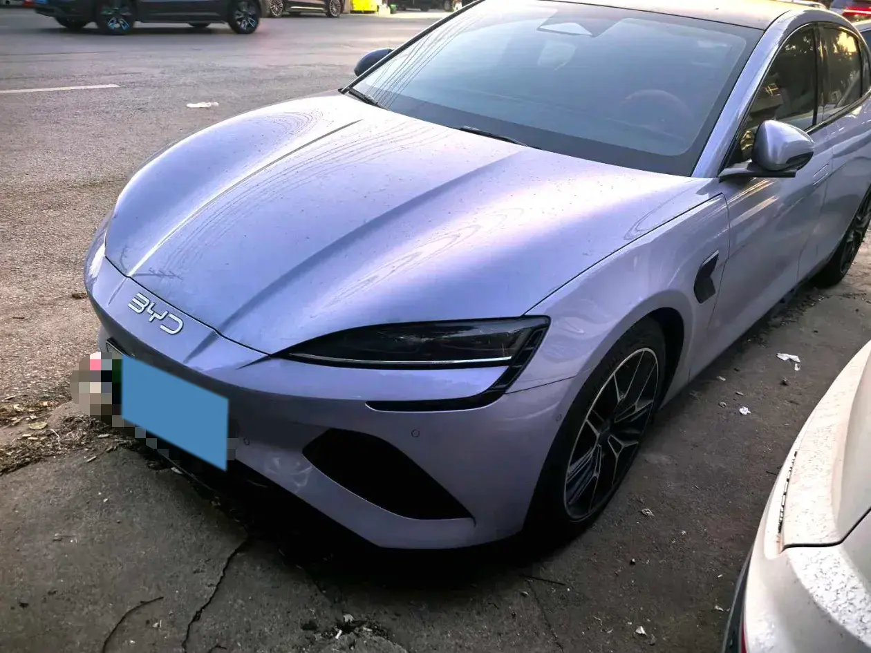 2025 BYD SEAL view 1