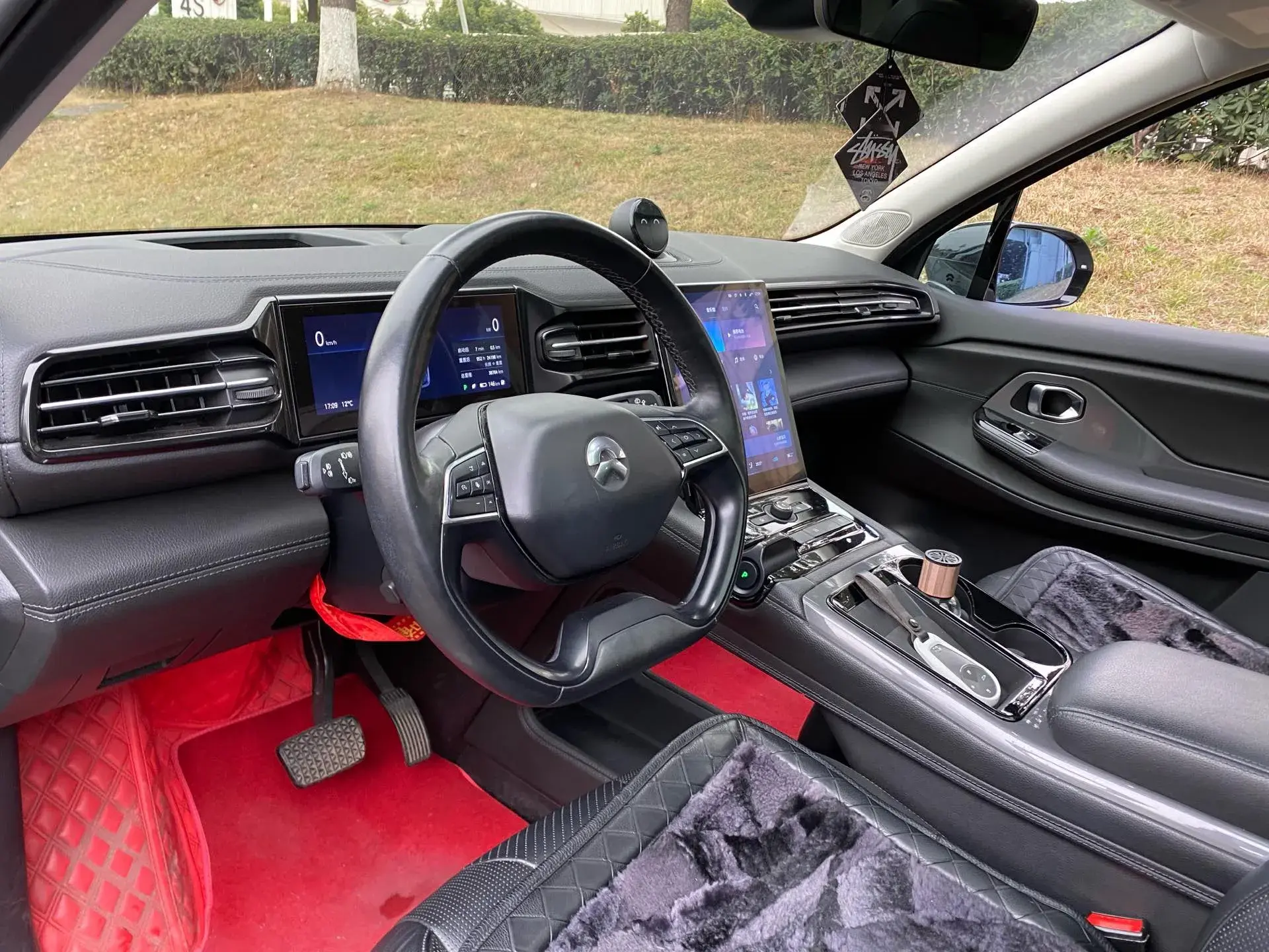 2020 NIO ES8 thumbnail 4