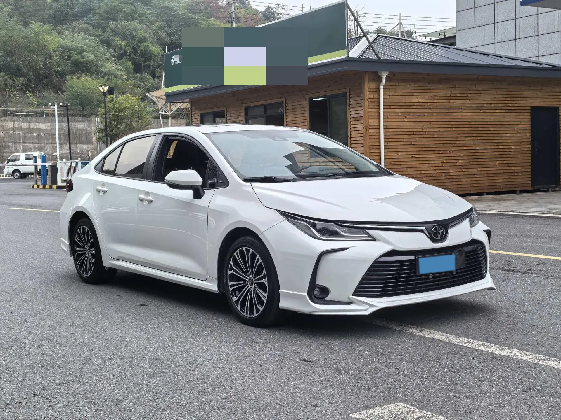 2019 TOYOTA COROLLA thumbnail 3