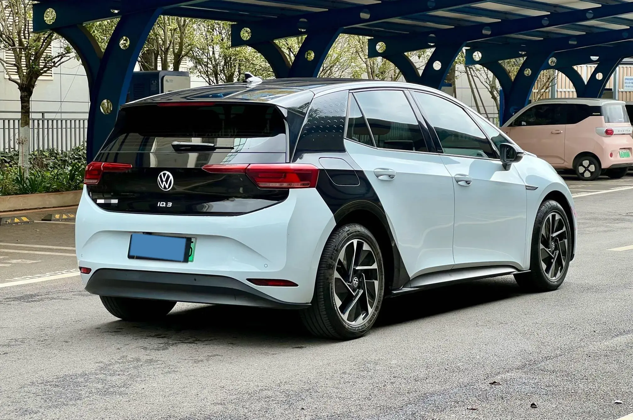 2023 VOLKSWAGEN ID.3 thumbnail 4