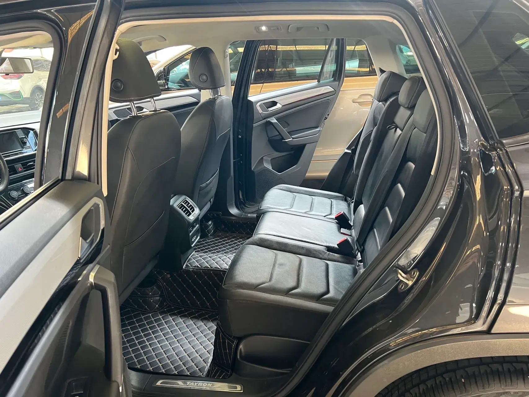 2019 VOLKSWAGEN TAYRON thumbnail 4