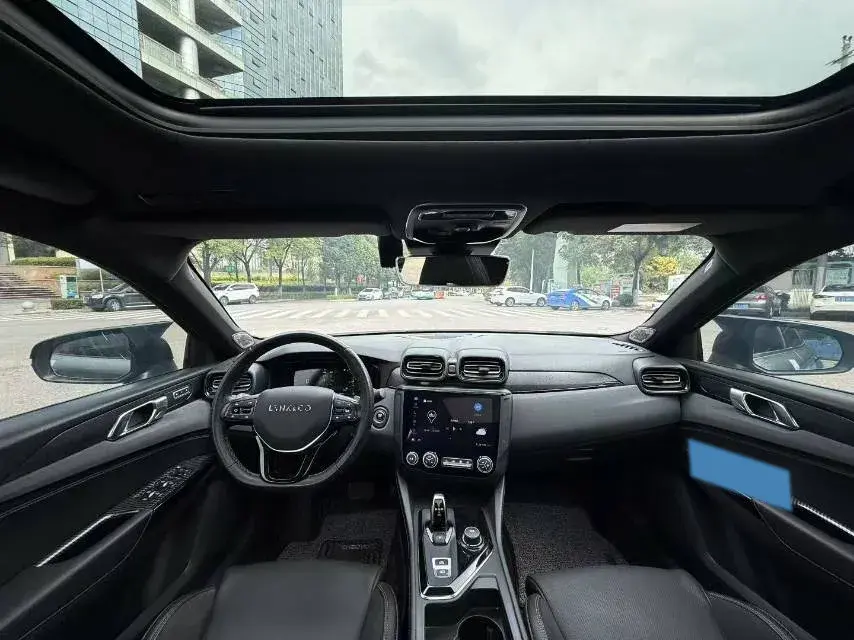 2021 LYNK&CO 03 thumbnail 4