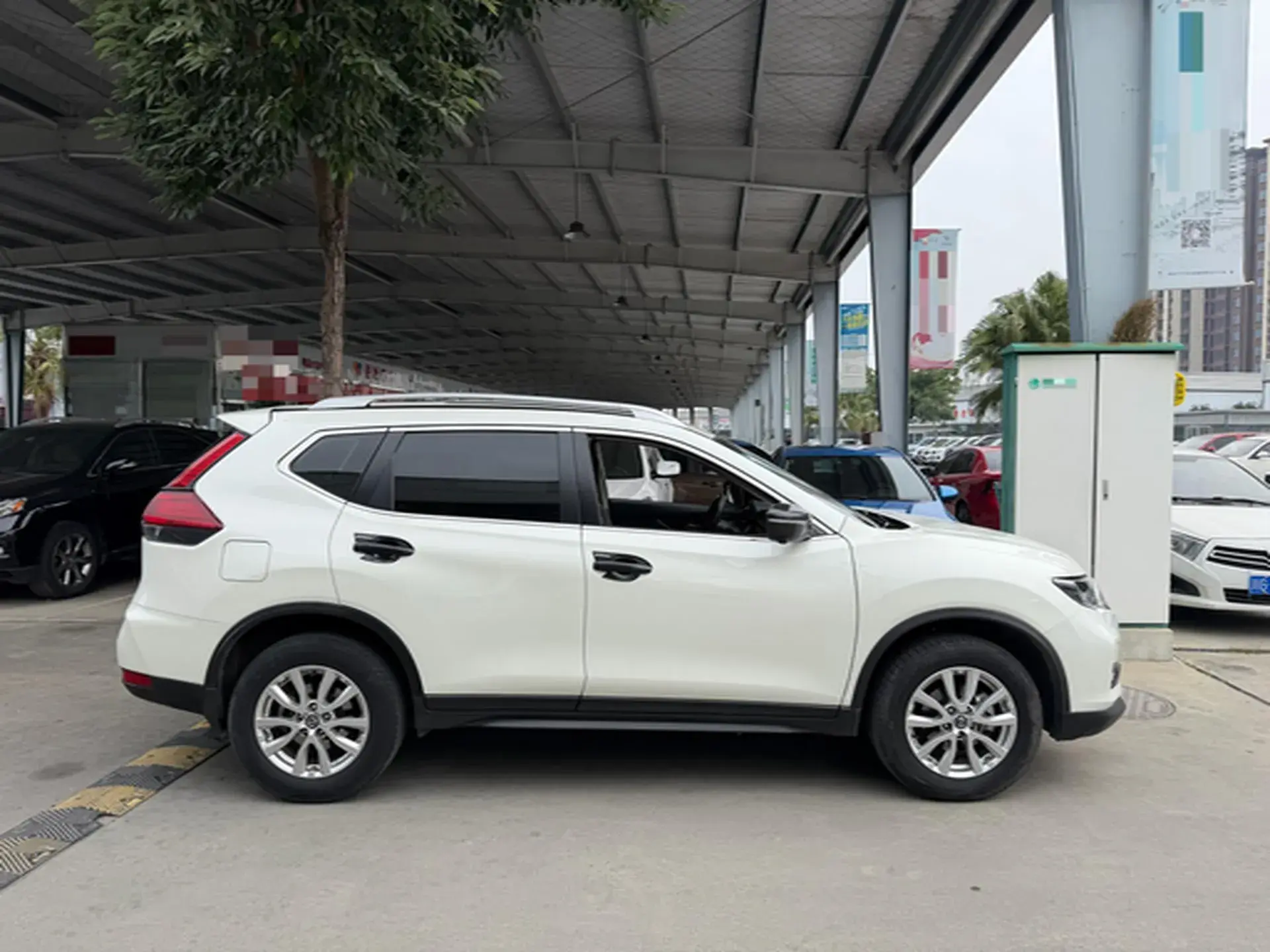 2020 NISSAN X-TRAIL thumbnail 3