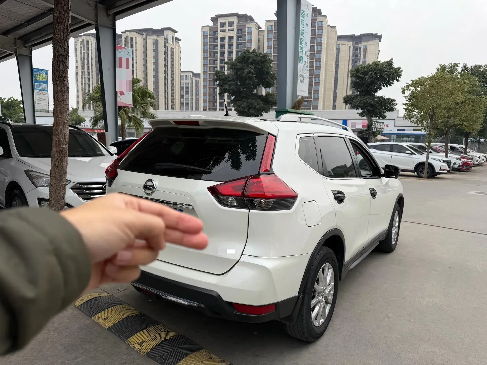 2020 NISSAN X-TRAIL thumbnail 4