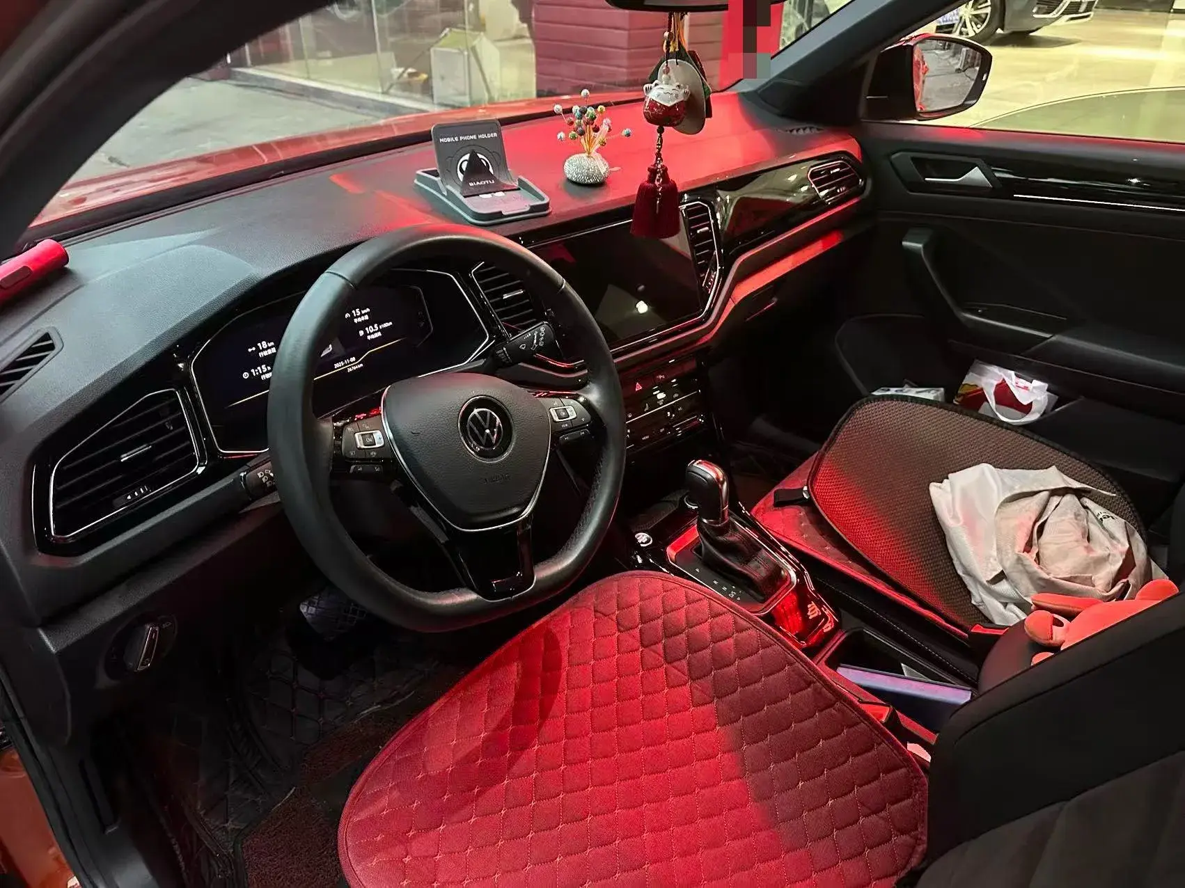 2021 VOLKSWAGEN T-ROC thumbnail 4