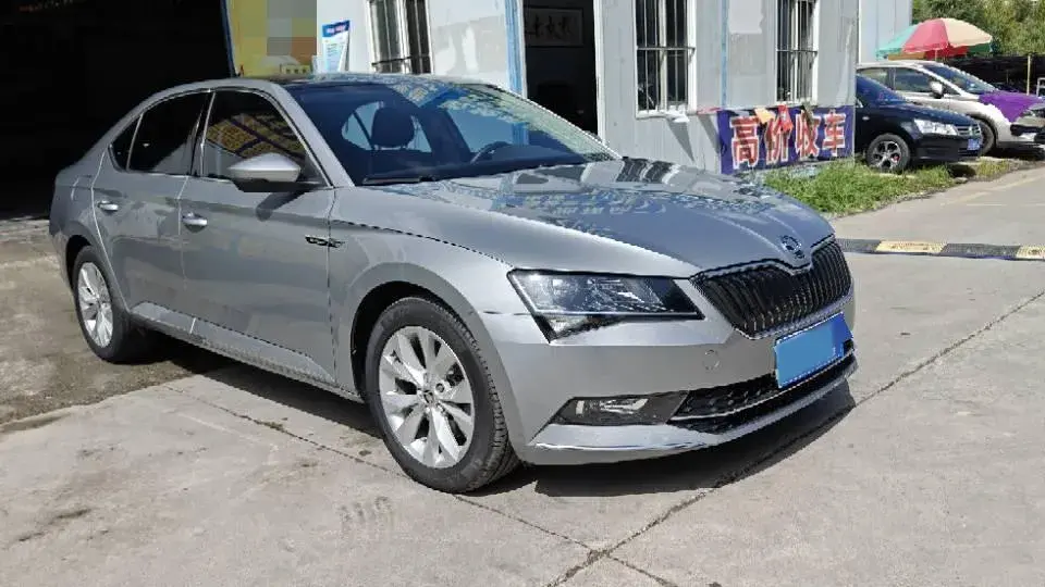2018 SKODA SUPERB thumbnail 2