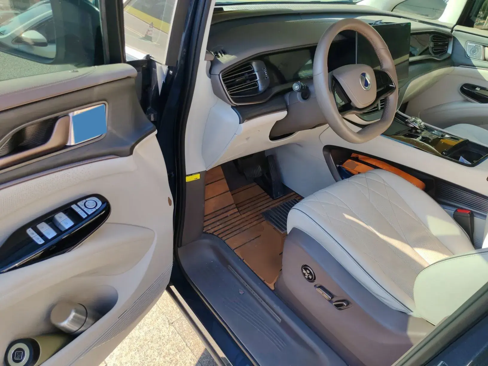 2022 DENZA D9 thumbnail 2