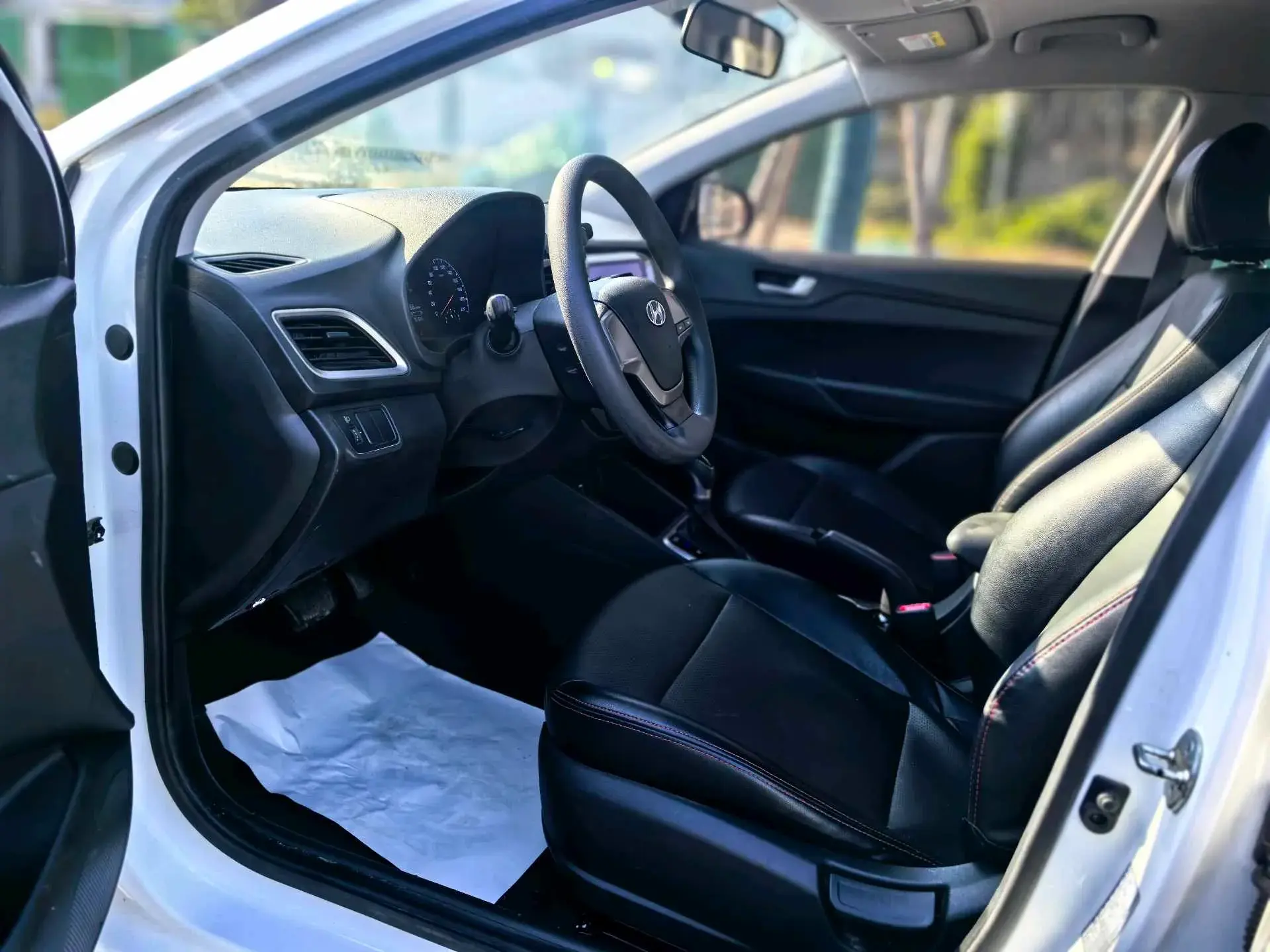 2016 HYUNDAI VERNA thumbnail 4