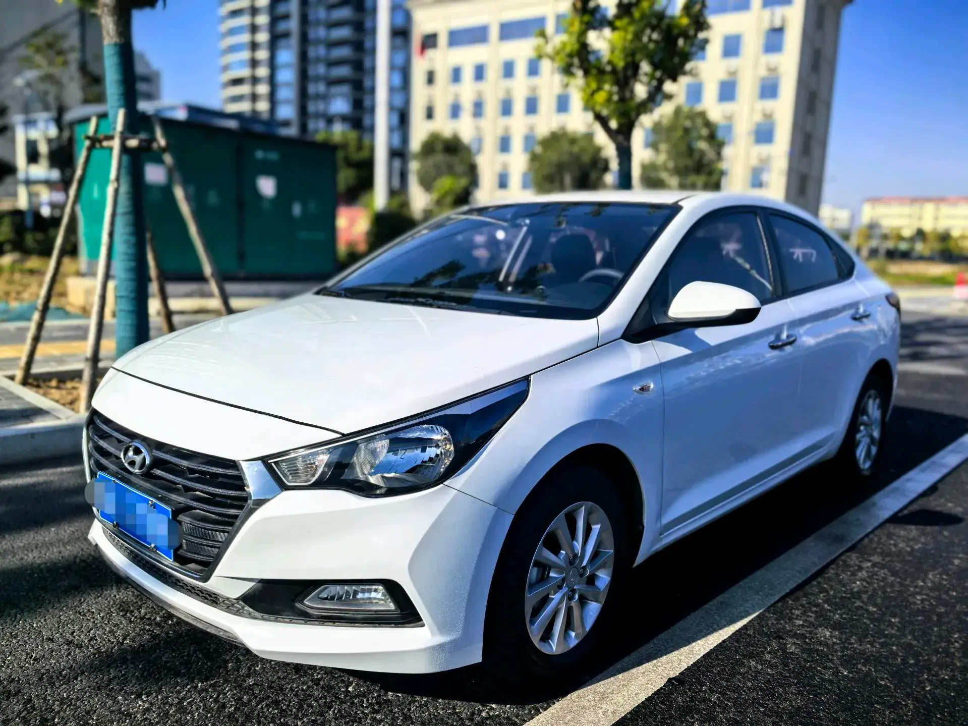 2016 HYUNDAI VERNA view 1