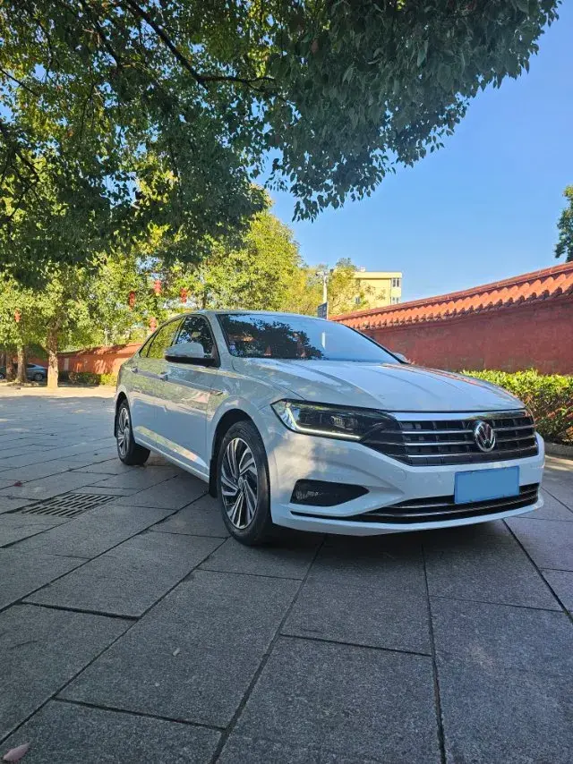 2022 VOLKSWAGEN SAGITAR thumbnail 3