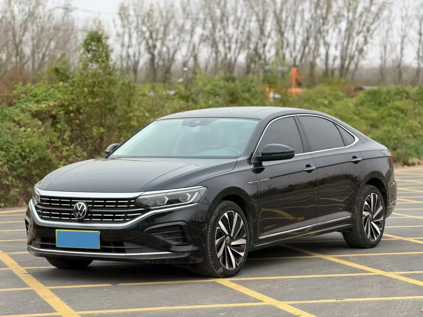 2022 VOLKSWAGEN PASSAT view 1