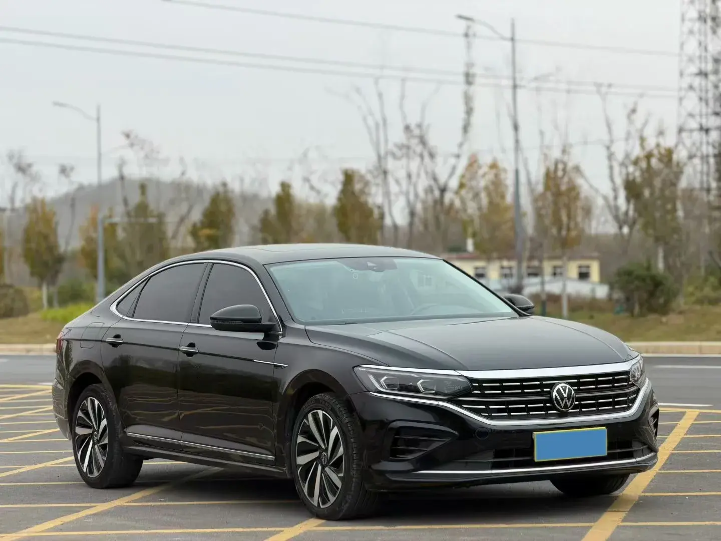 2022 VOLKSWAGEN PASSAT thumbnail 3