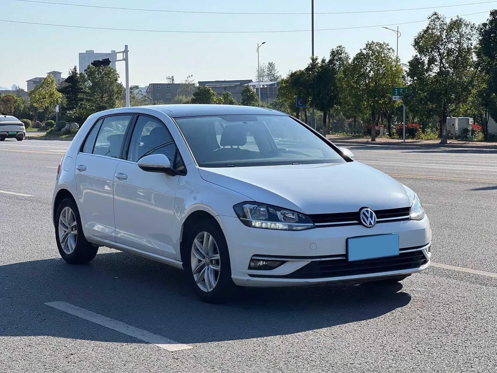 2018 VOLKSWAGEN GOLF thumbnail 3