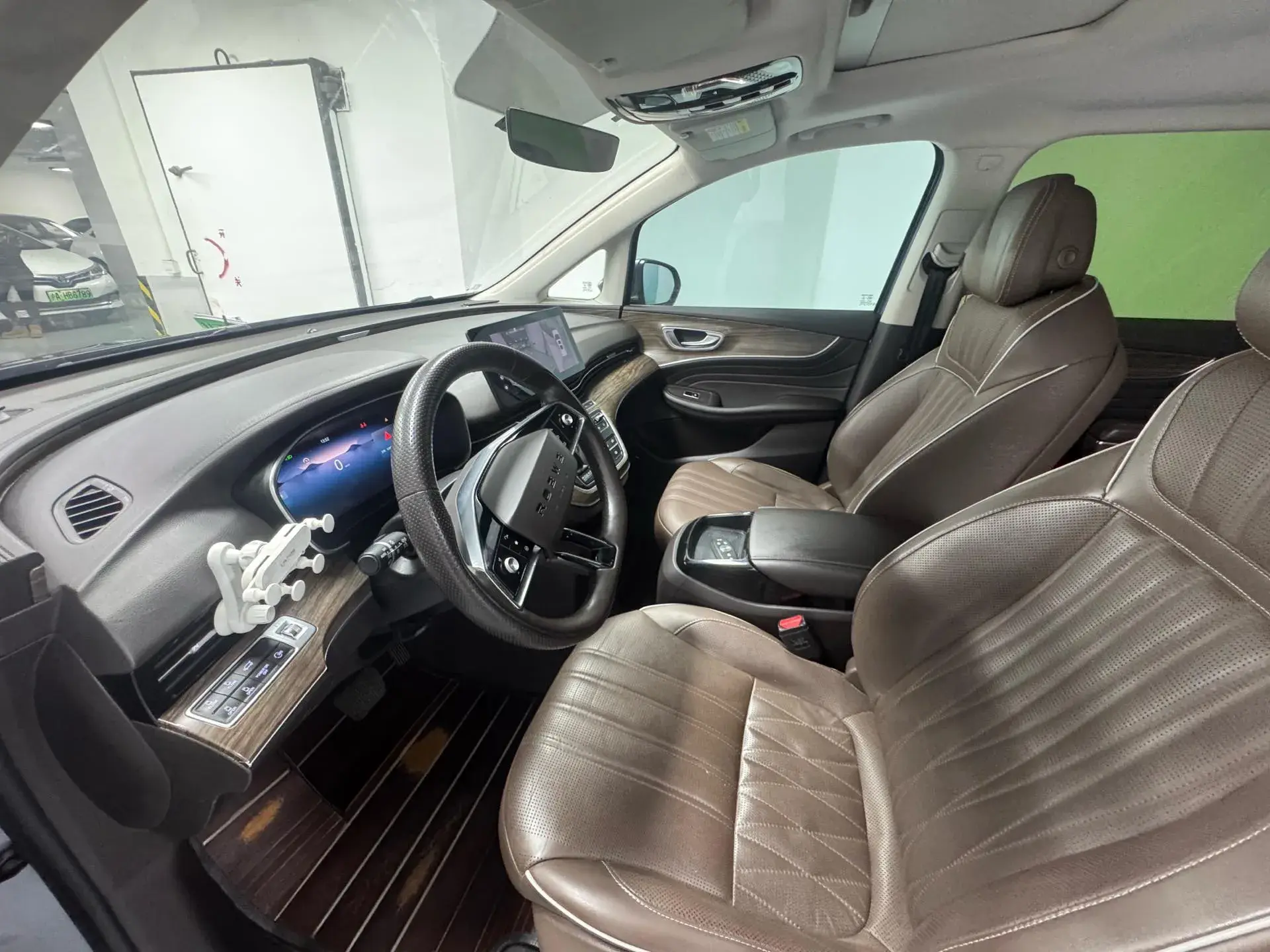 2022 ROEWE IMAX8 thumbnail 4