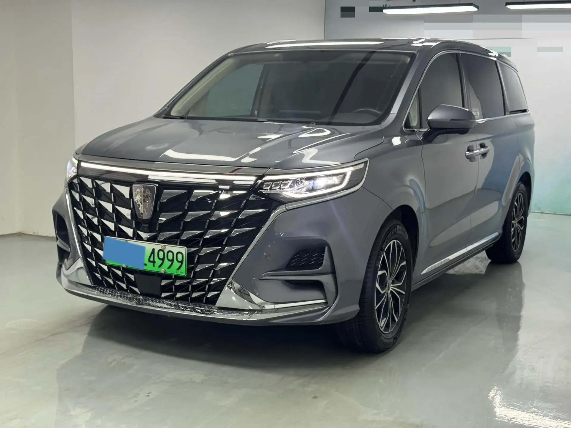 2022 ROEWE IMAX8 view 1