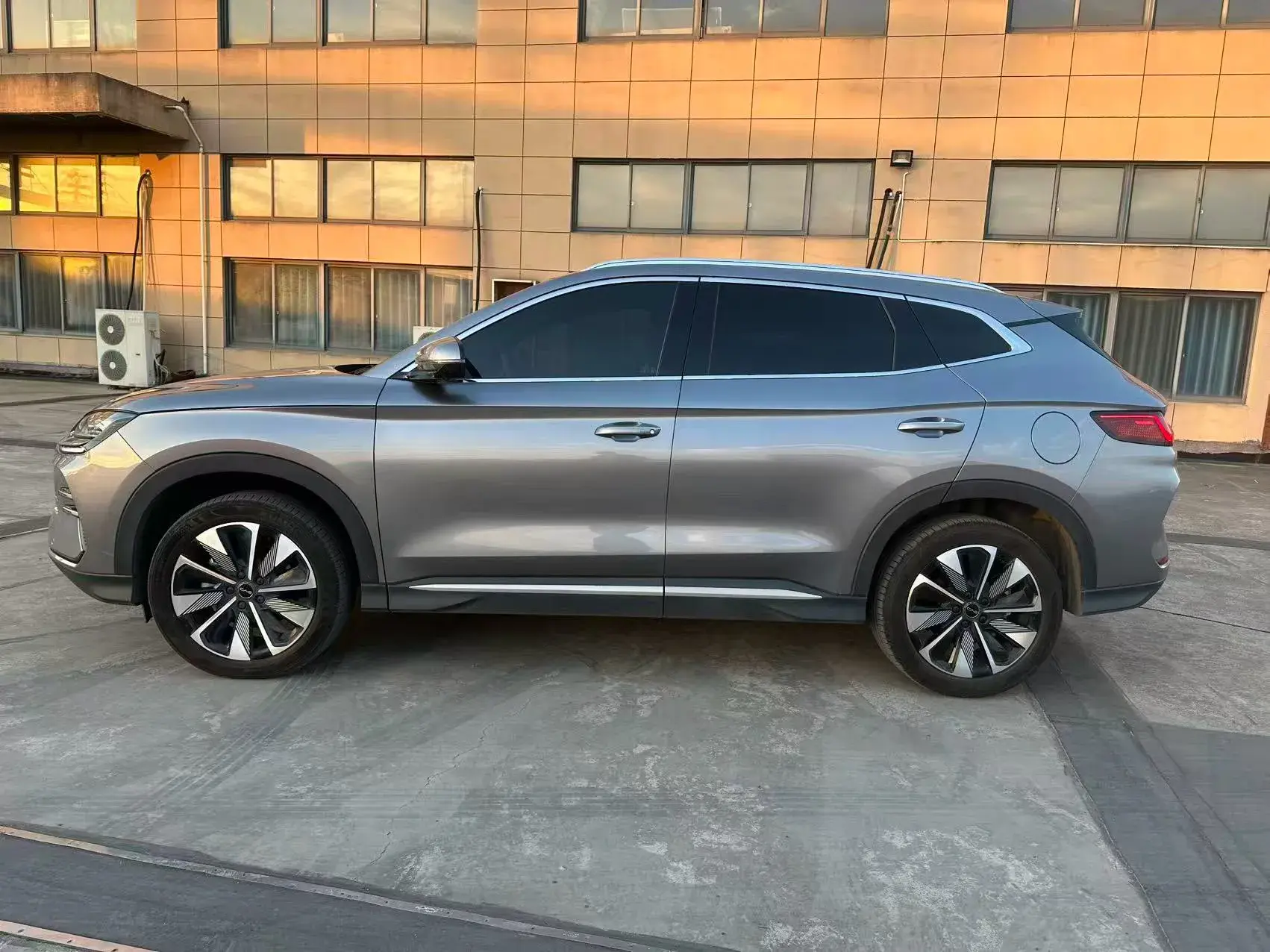 2025 BYD SONG thumbnail 3