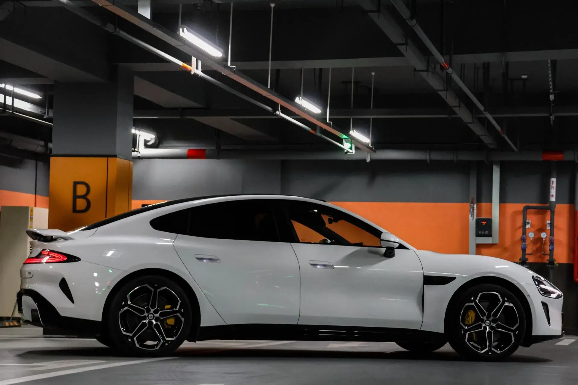 2024 MI SU7 thumbnail 4