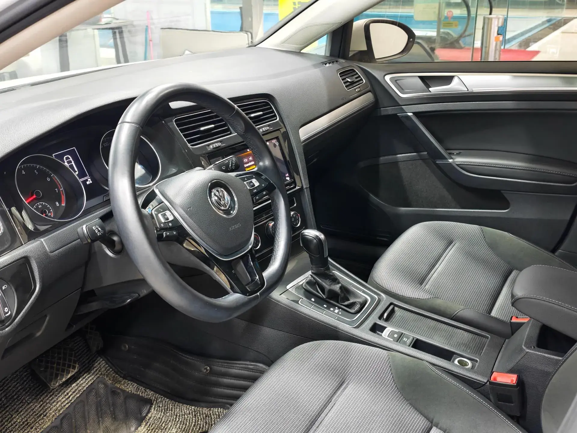 2018 VOLKSWAGEN GOLF thumbnail 4