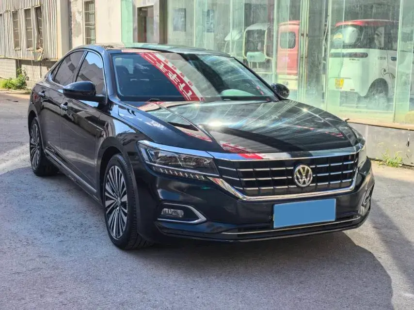 2019 VOLKSWAGEN PASSAT thumbnail 2