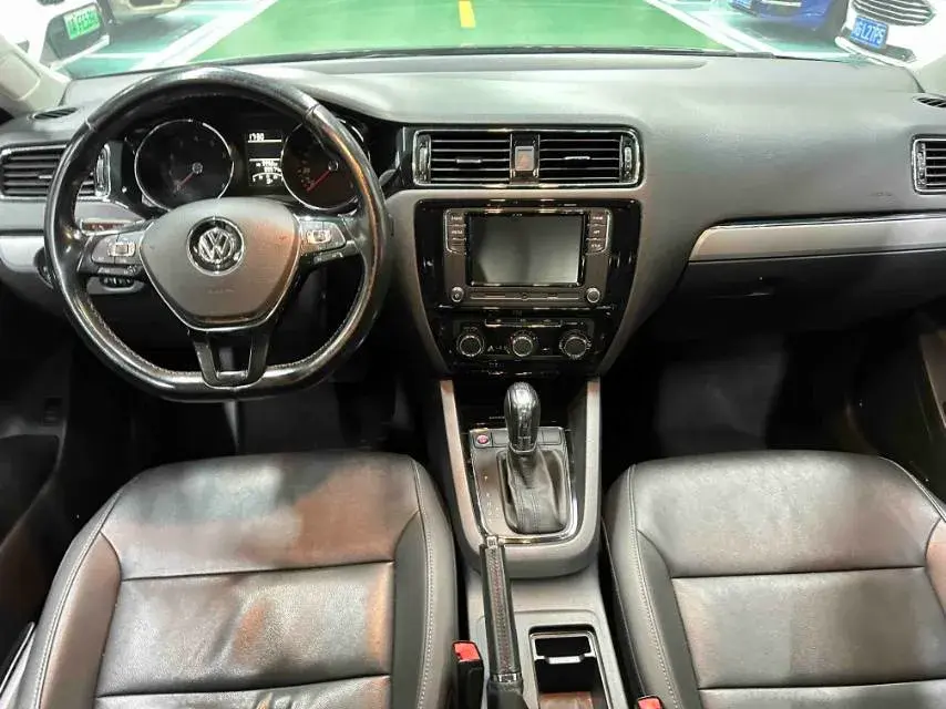 2018 VOLKSWAGEN SAGITAR thumbnail 4